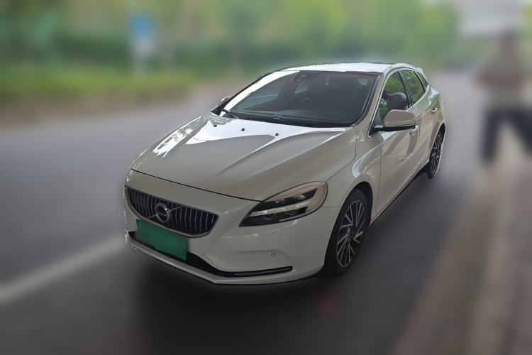 Used Volvo V40 2017 T3 Zhiya Edition Guazi used car, China used car export, Used car for sale, Used  cars, Cheapest cars for sale