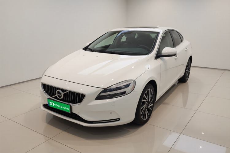 Ojetý Volvo V40 2017 T3 Zhiya Edition Guazi used car, China used car export, Used car for sale, Used cars, Cheapest cars for sale