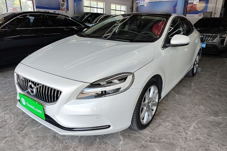 Used Volvo V40 2017 T3 Zhiya Edition Guazi used car, China used car export, Used car for sale, Used  cars, Cheapest cars for sale