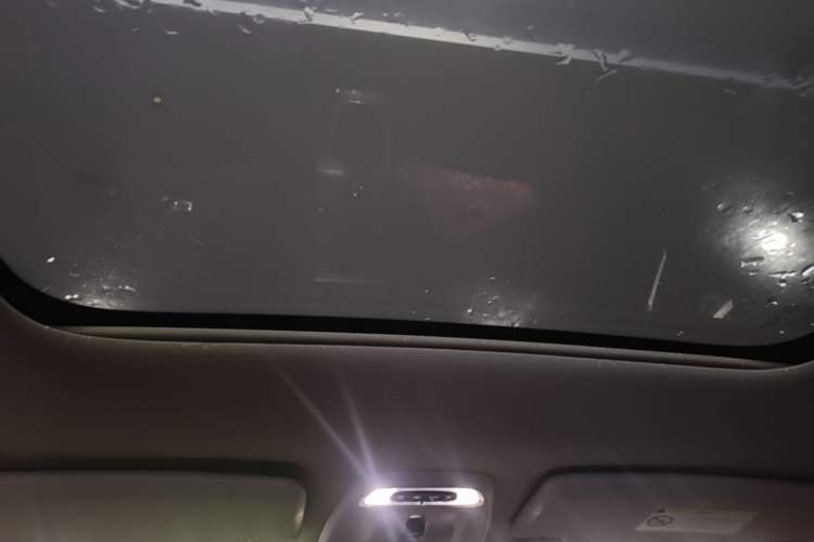 Used Volvo V40 2017 T4 Smart Luxury Edition Headliner