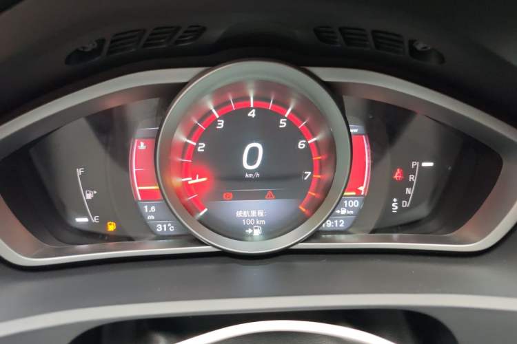 Used Volvo V40 2017 T3 Smart Edition Instrument Cluster