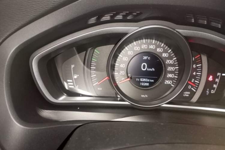 Used Volvo V40 2017 T3 Smart Edition Instrument Cluster