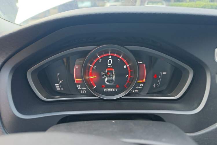 Used Volvo V40 2017 T3 Zhiyi Edition Instrument Cluster
