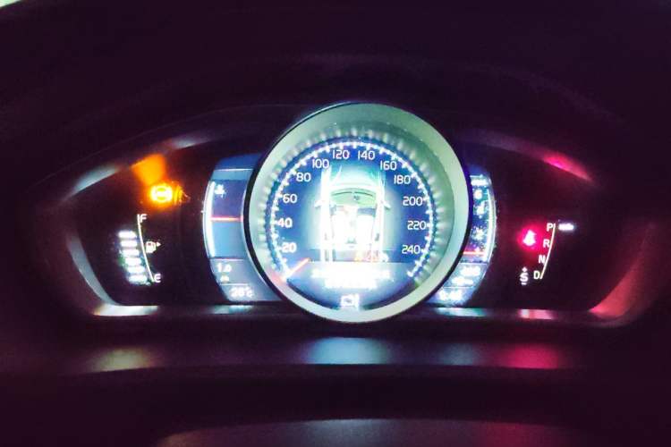 Used Volvo V40 2017 T3 Zhiyi Edition Instrument Cluster