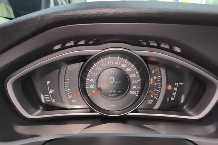 Used Volvo V40 2017 T3 Zhiyi Edition Instrument Cluster