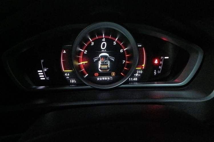 Used Volvo V40 2017 T3 Zhiyi Edition Instrument Cluster