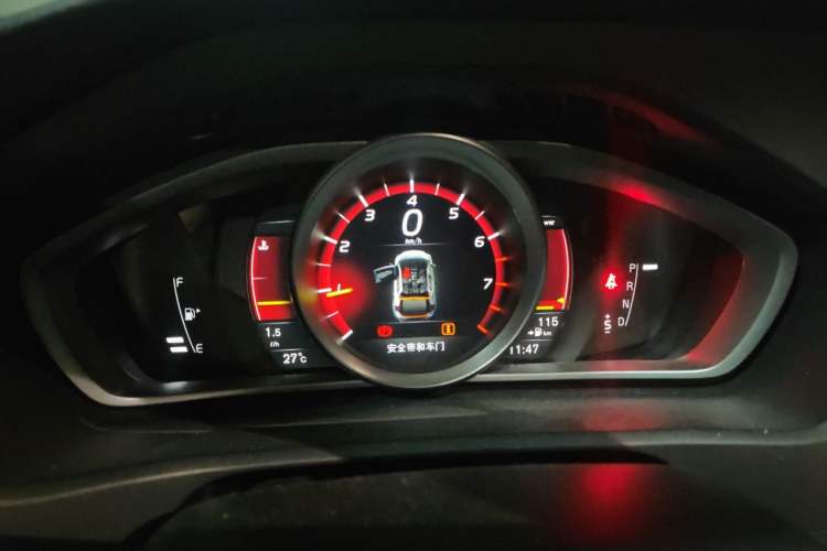 Used Volvo V40 2017 T3 Smart Edition Instrument Cluster