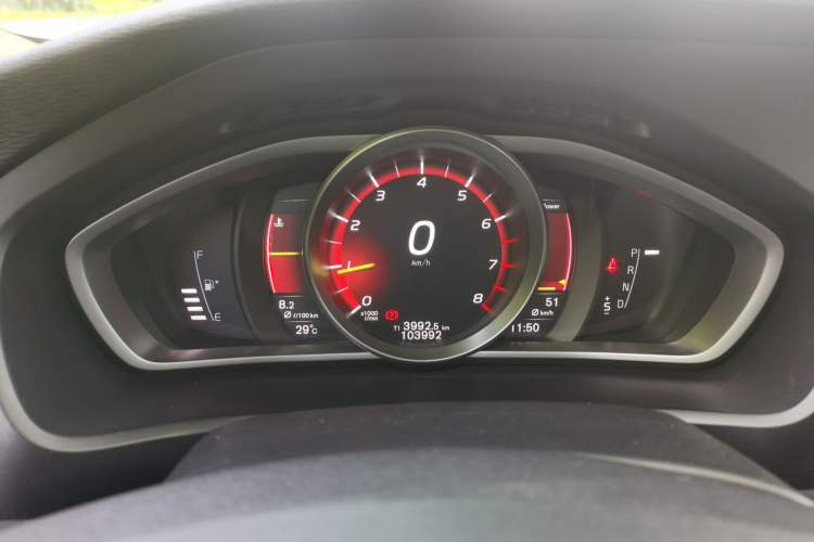 Used Volvo V40 2017 T4 Smart Luxury Edition Instrument Cluster