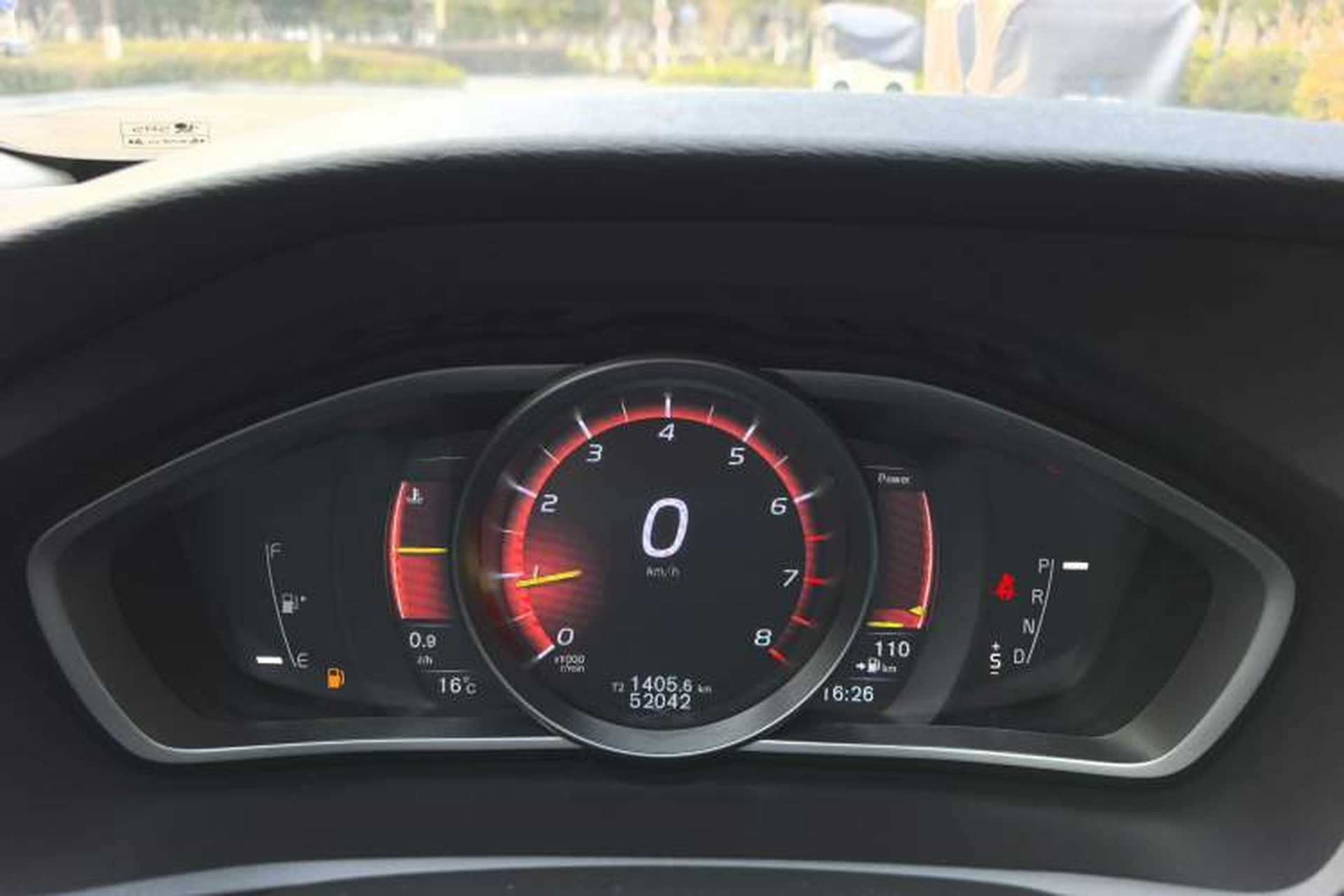 Used Volvo V40 2017 T4 Smart Luxury Edition Interior 10