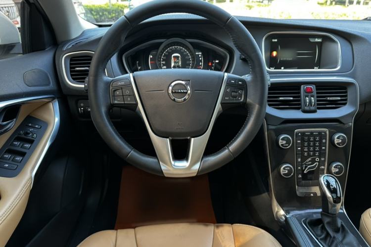 Used Volvo V40 2017 T3 Zhiyi Edition Interior 10