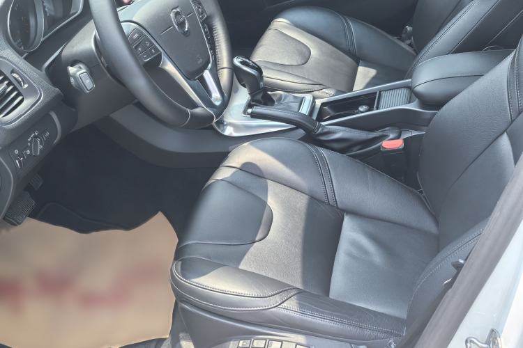 Used Volvo V40 2017 T3 Zhiya Edition Interior 10