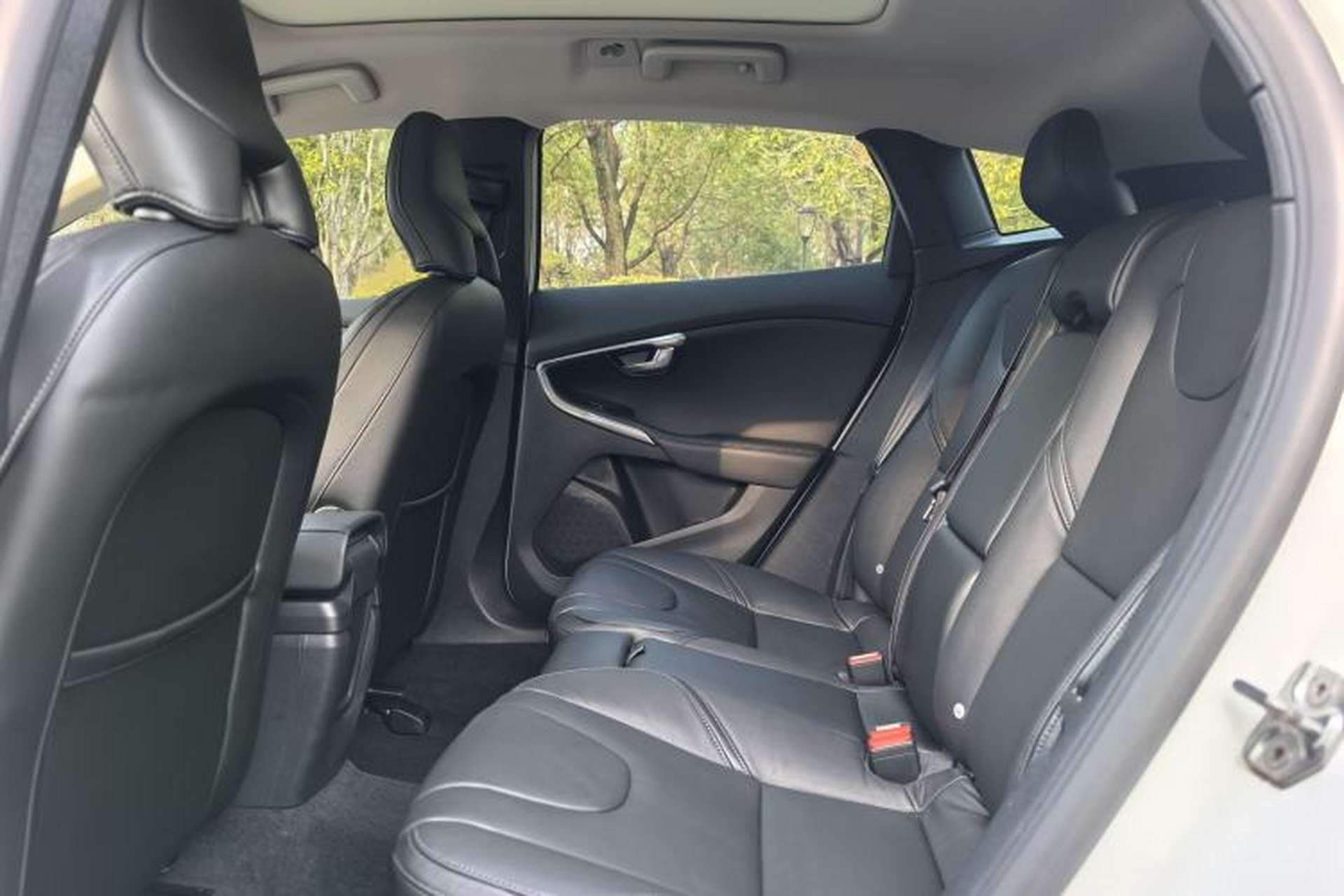 Used Volvo V40 2017 T4 Smart Luxury Edition Interior 2