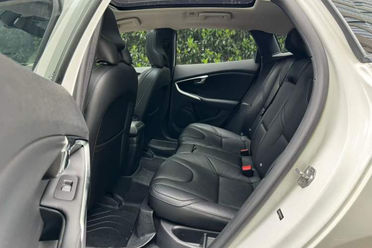 Used Volvo V40 2017 T3 Zhiyi Edition Interior 2