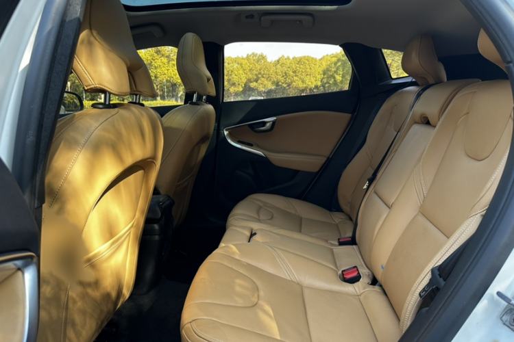 Used Volvo V40 2017 T3 Zhiyi Edition Interior 2