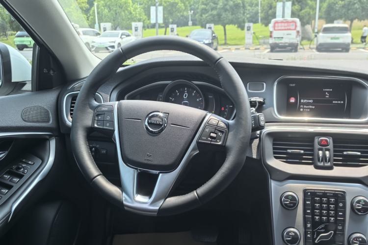 Used Volvo V40 2017 T3 Zhiya Edition Interior 2