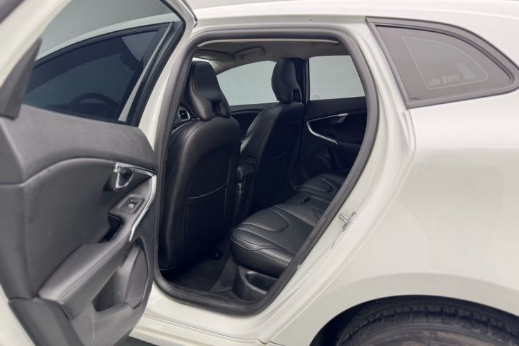 Used Volvo V40 2017 T3 Zhiyi Edition Interior 2