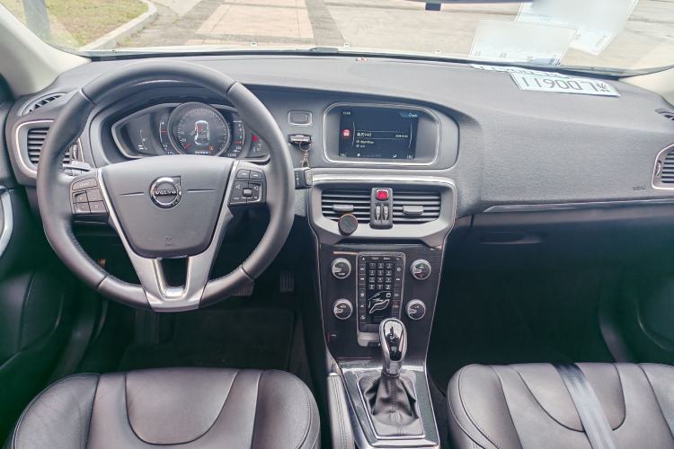 Used Volvo V40 2017 T3 Zhiyi Edition Interior 2