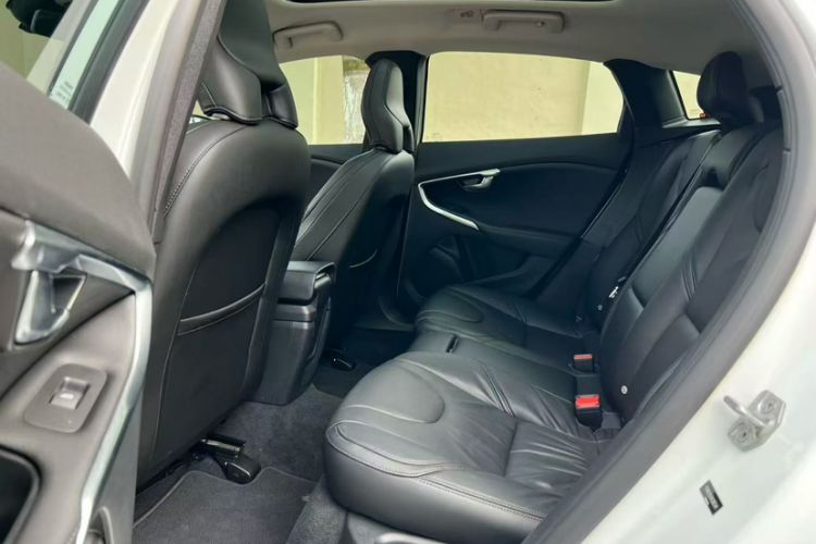 Used Volvo V40 2017 T3 Zhiya Edition Interior 2