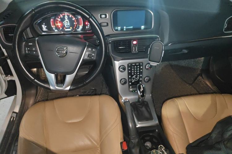 Used Volvo V40 2017 T3 Zhiya Edition Interior 2