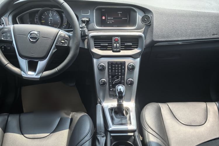 Used Volvo V40 2017 T3 Zhiya Edition Interior 3