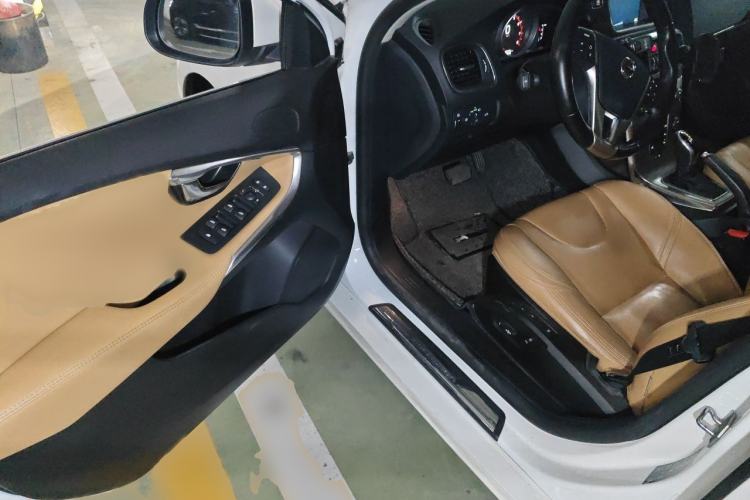 Used Volvo V40 2017 T3 Zhiya Edition Interior 3