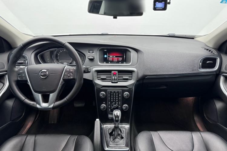 Used Volvo V40 2017 T3 Zhiyi Edition Interior 4