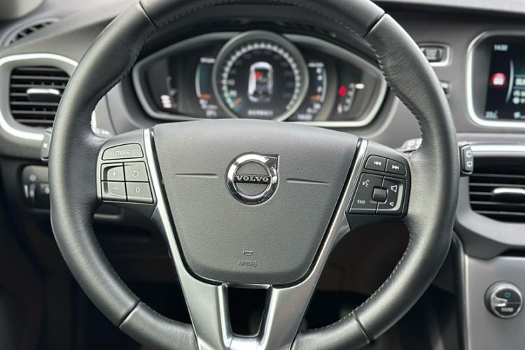Used Volvo V40 2017 T3 Zhiya Edition Interior 4