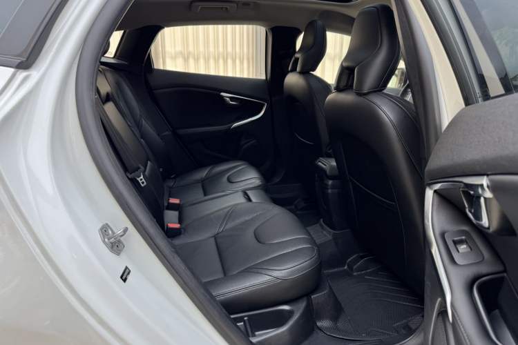 Used Volvo V40 2017 T3 Zhiyi Edition Interior 5