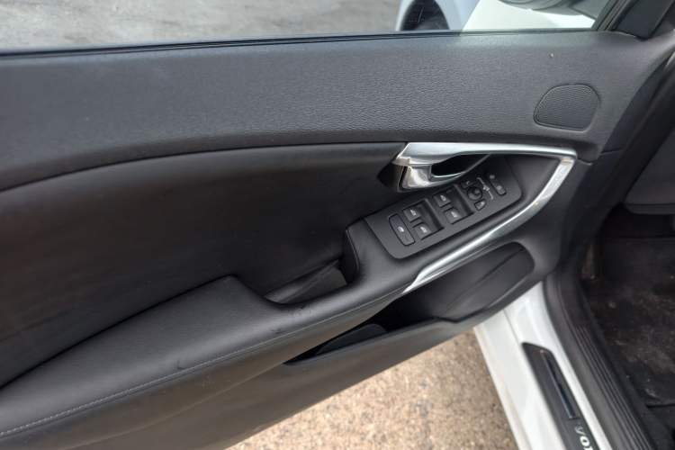 Used Volvo V40 2017 T3 Zhiyi Edition Interior 5