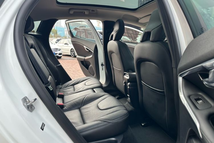 Used Volvo V40 2017 T3 Zhiya Edition Interior 5