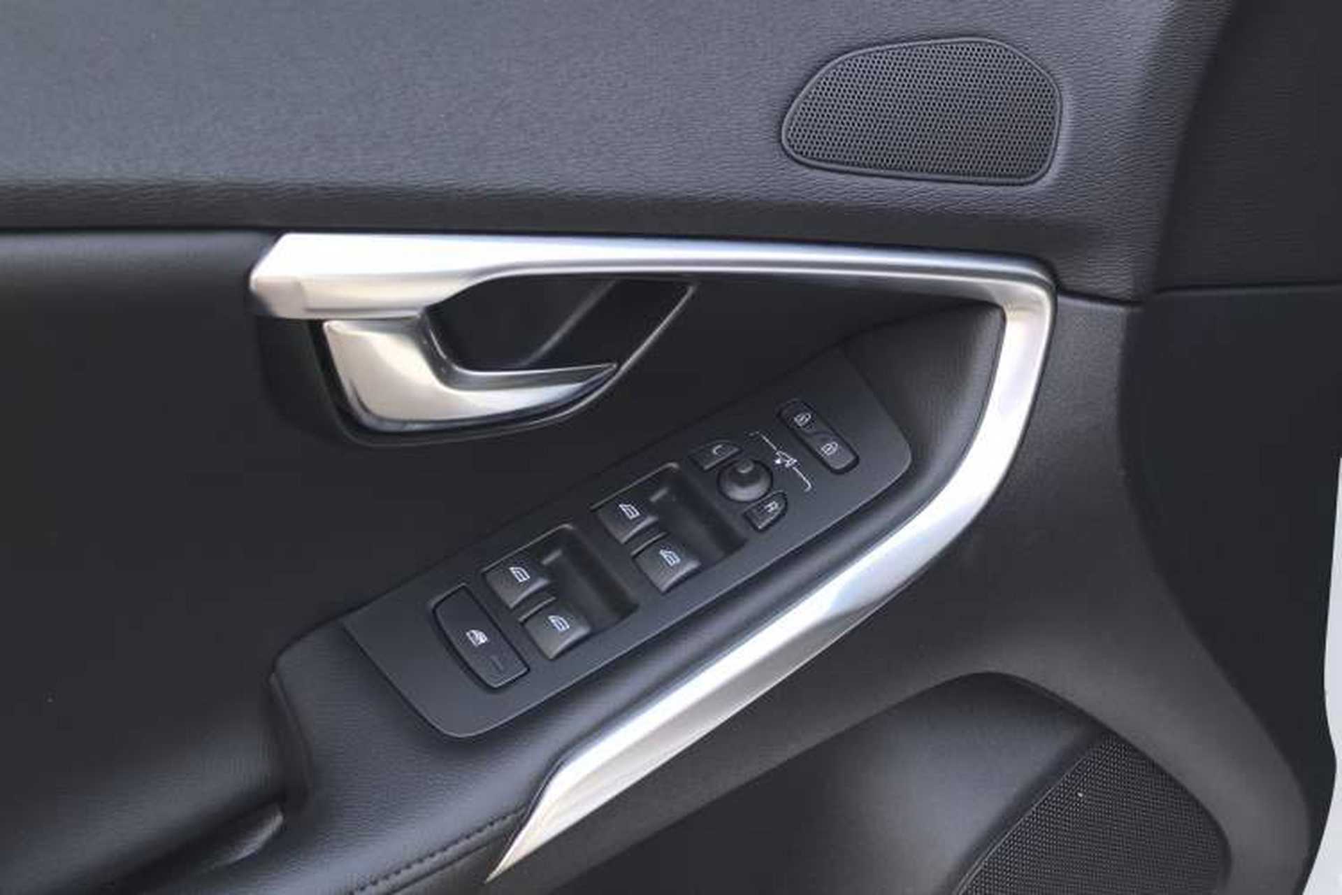 Used Volvo V40 2017 T4 Smart Luxury Edition Interior 6