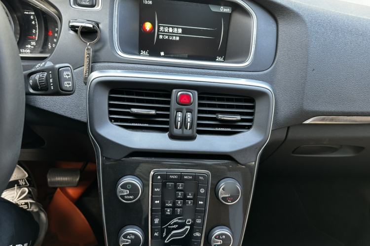 Used Volvo V40 2017 T3 Zhiyi Edition Interior 6
