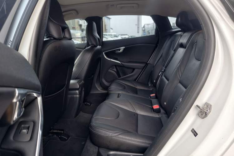 Used Volvo V40 2017 T3 Zhiyi Edition Interior 6