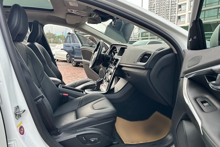 Used Volvo V40 2017 T3 Zhiya Edition Interior 7