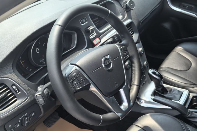 Used Volvo V40 2017 T3 Zhiya Edition Interior 8