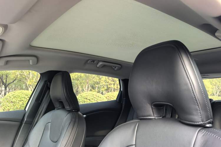 Used Volvo V40 2017 T4 Smart Luxury Edition Interior 9