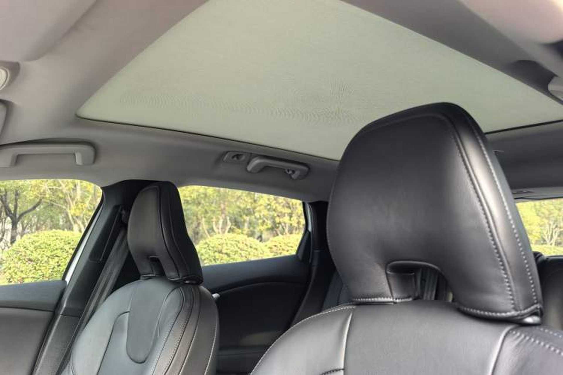 Used Volvo V40 2017 T4 Smart Luxury Edition Interior 9