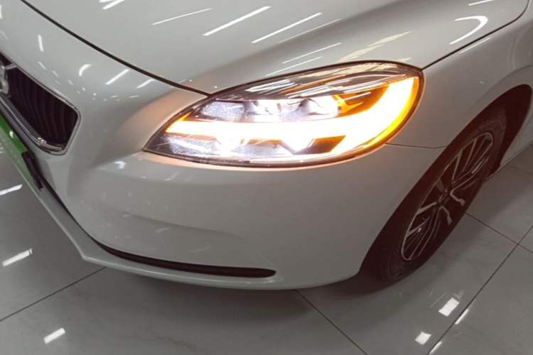 Used Volvo V40 2017 T3 Zhiyi Edition Left Front Headlight