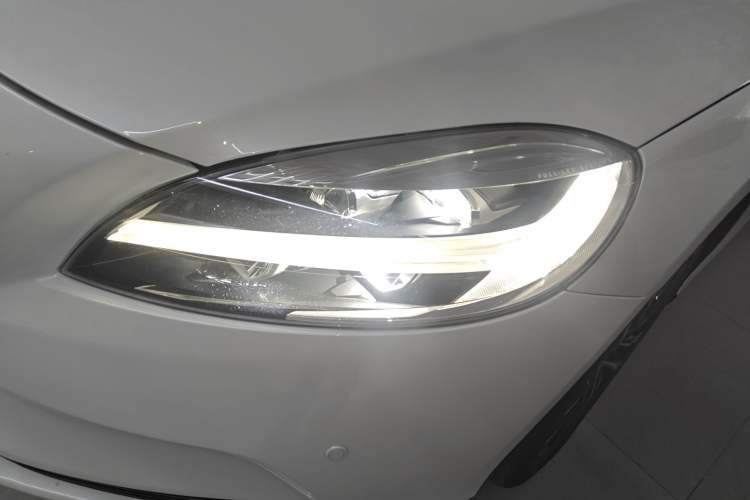 Used Volvo V40 2017 T3 Zhiyi Edition Left Front Headlight