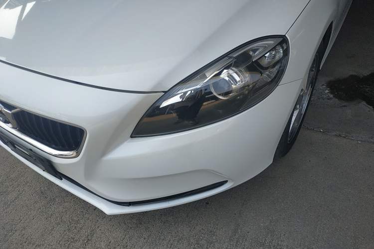 Used Volvo V40 2017 T3 Smart Edition Left Front Headlight