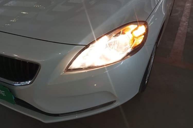 Used Volvo V40 2017 T3 Smart Edition Left Front Headlight