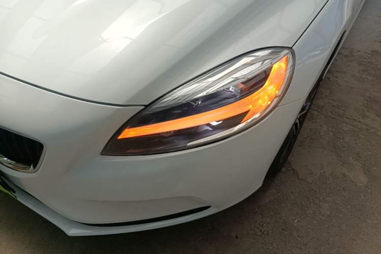 Used Volvo V40 2017 T3 Zhiyi Edition Left Front Headlight