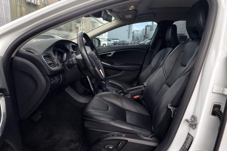 Used Volvo V40 2017 T3 Zhiyi Edition Left Front Seat
