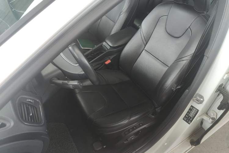 Used Volvo V40 2017 T3 Zhiyi Edition Left Front Seat
