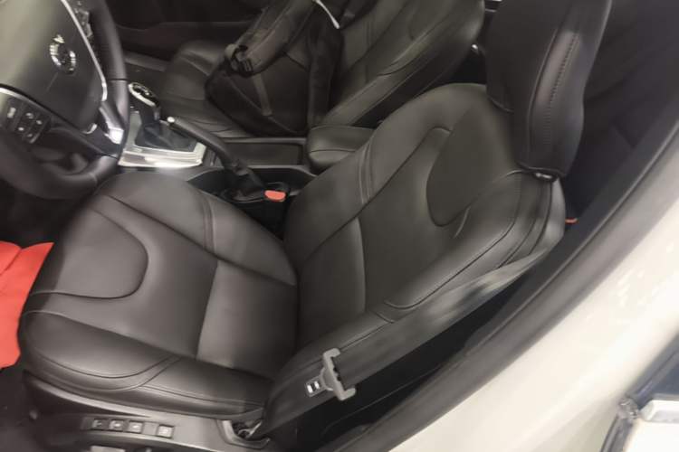 Used Volvo V40 2017 T4 Smart Luxury Edition Left Front Seat