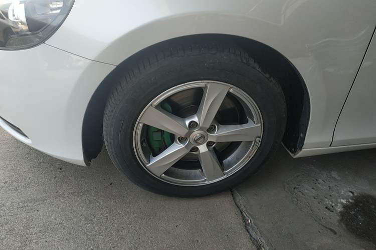 Used Volvo V40 2017 T3 Smart Edition Left Front Wheel Hub