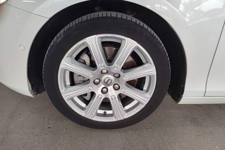 Used Volvo V40 2017 T3 Zhiya Edition Left Front Wheel Hub