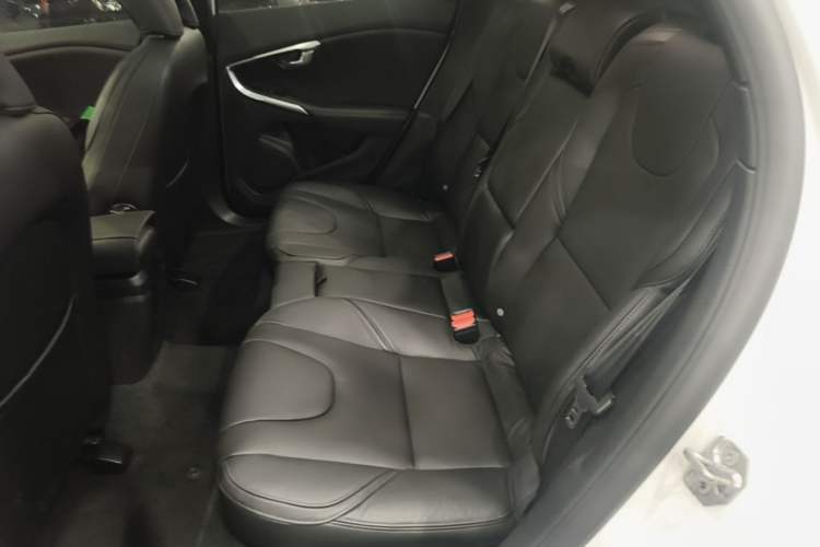 Used Volvo V40 2017 T4 Smart Luxury Edition Left Rear Seat