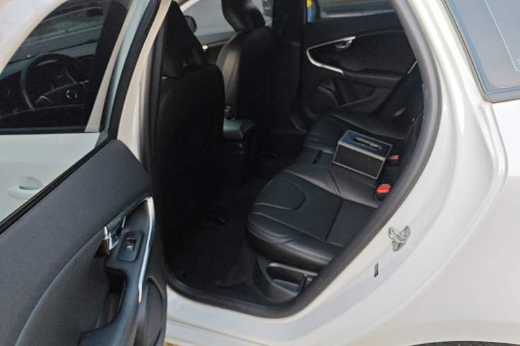 Used Volvo V40 2017 T3 Zhiyi Edition Left Rear Seat