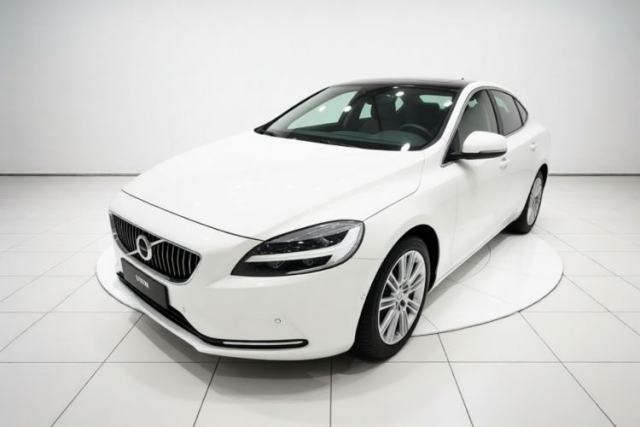 Volvo V40 2017 T4 Smart Luxury Edition usata